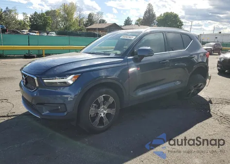 2022 Volvo Xc40 T4 Inscription z USA, uszkodzony, nr VIN YV4AC2HL9N2689003